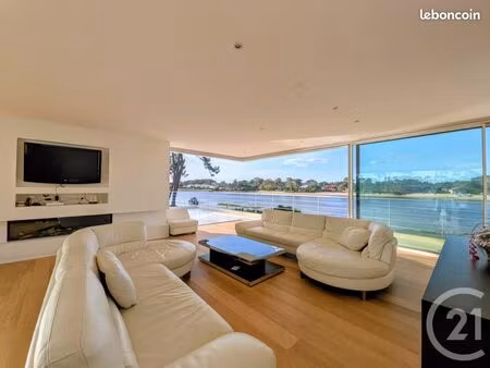 maison 7 pièces 322 m²