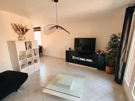 t3 lumineux de 65 m² avec terrasse – gières centre