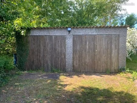 lot 2 garages