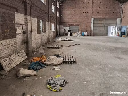 immense hangar brut de 500 m²