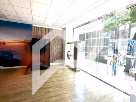 local commercial 43 m²