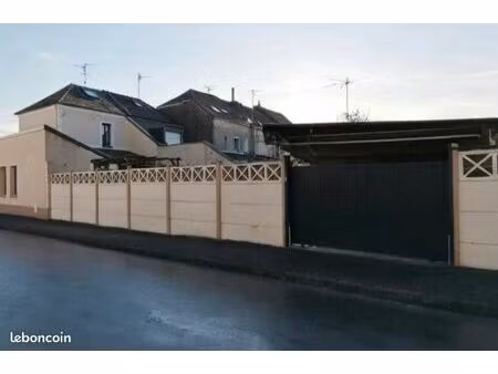 maison avec parking privatif