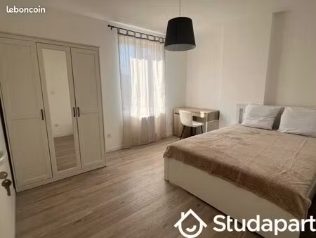 chambre 1 pièce 13 m²