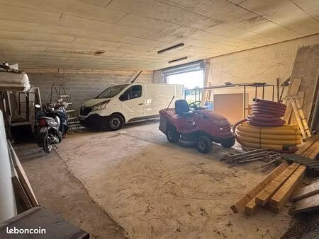 entrepôts  stockages  garages ... à 10mn de la porte verte