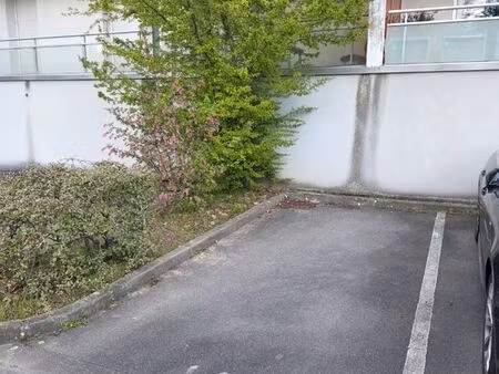 place de parking sécurisée - saint-andré-lez-lille
