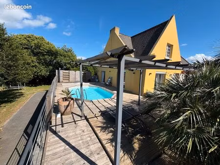maison individuelle 200m² - 2600m² de terrain - piscine