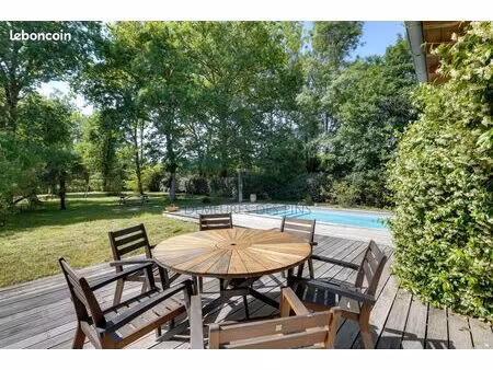 villa 4 pièces 143 m²