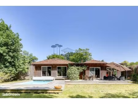 villa 4 pièces 143 m²