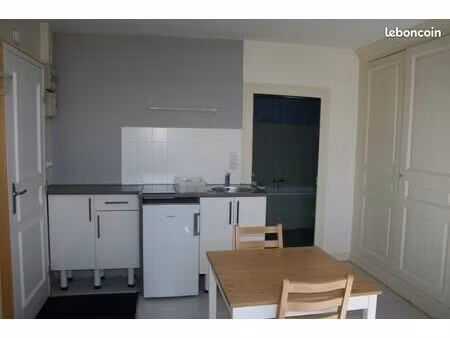 studio meublé blois centre à 10 min à pied de la gare/insa/iut et à 5 min des rues piétonn