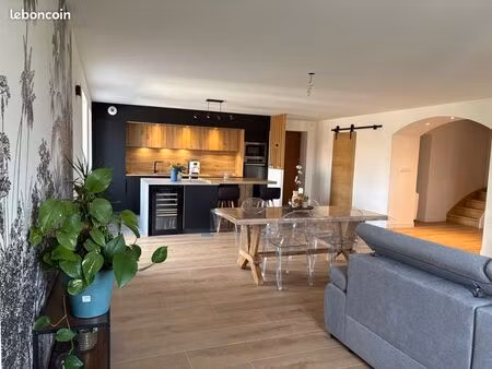 duplex rénové de 130 m² – terrasse  garage et vue montagnes