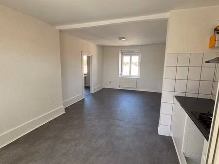 t3 lumineux rénové 65 m² – cuisine équipée + climatisation – lunéville