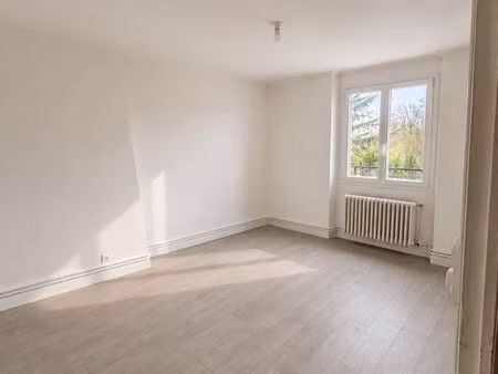 appartement t2 de 45 m² lumineux – sans vis-à-vis – montargis