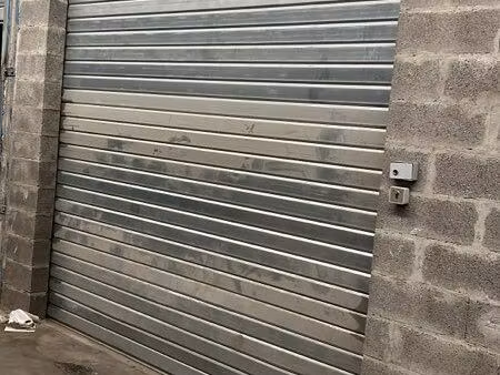 hangar dépôt de stockage 100m2 hauteur 7m pour mezzanine  sécurisé viabilisé