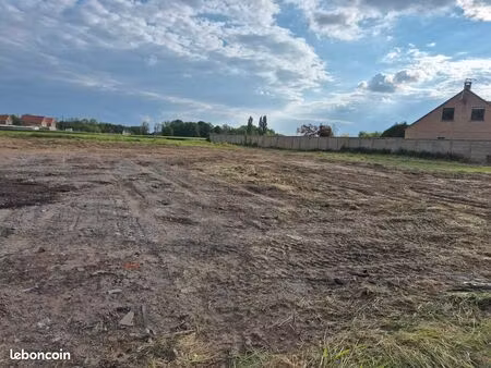 terrain libre tous constructeur (850m2)