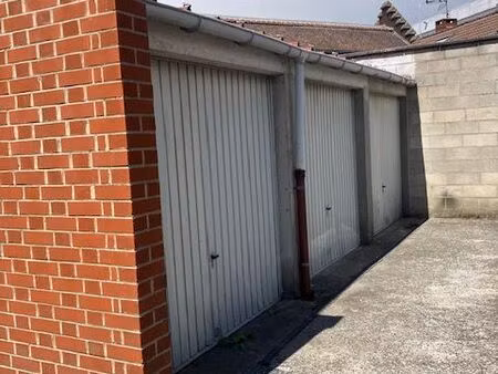 la madeleine – lot de 6 garages loués – front à rue