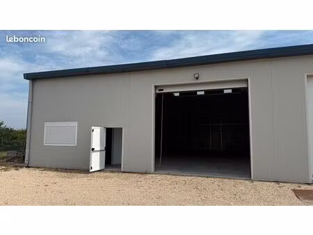 local professionnel a louer - 200m2 - idéal artisan ou stockage