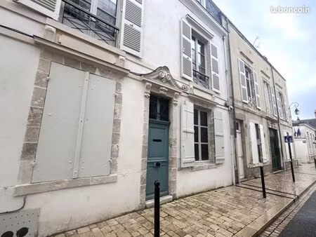 maison de ville 8 pièces 140 m²