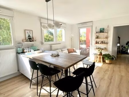 idéal frontalier – appartement rénové avec terrasse et 2 parkings – gare à 3 min
