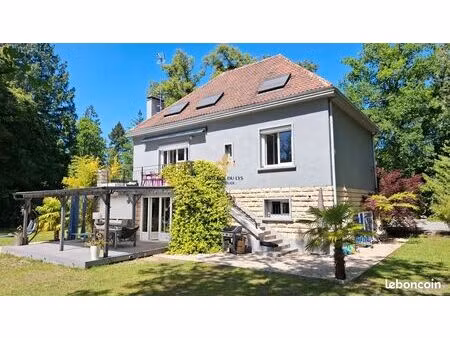 maison 6 pièces 210 m²