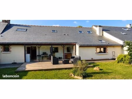 maison en pierre de 180 m² (surface utile) avec 4 chambres  terrasse  terrain complémentai