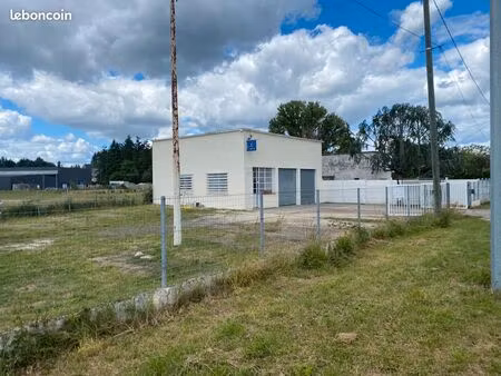 local garage bureau a louer