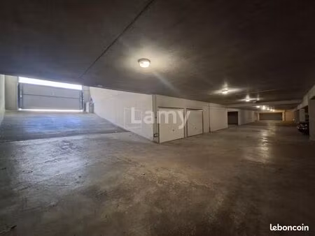 parking 8 m² reims