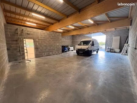 local 185 m² angers