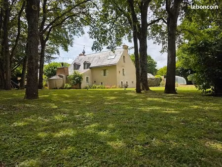 logis secret du xiv siècle en bordure de l’étang saint nicolas à angers