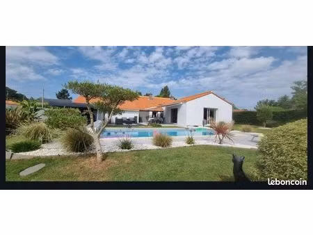 maison 4 chambres avec piscine et garages