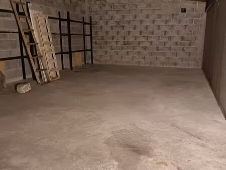 rare très grand garage box de 52 m2 centre vannes