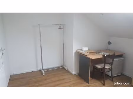 chambre lumineuse   entièrement rénovée  chez l'habitant