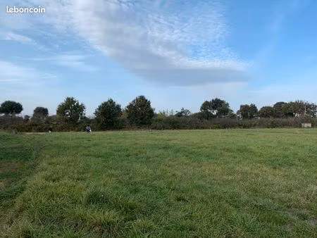 terrain constructible situé à 400 m des plages