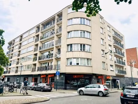 appartement à louer avec 3 chambres   auderghem (vbe28698)