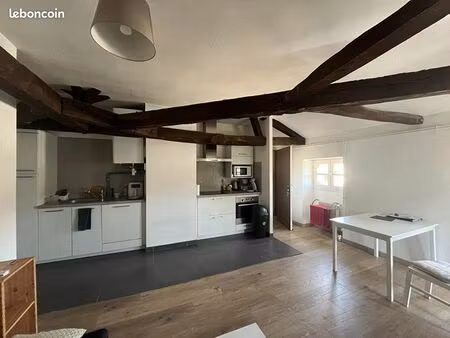 bel appartement de type t 2 de 45 m²avec poutres apparentes en centre ville à louer en meu