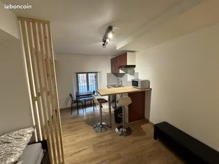 charmant studio rénové au centre-ville de figeac charges comprises
