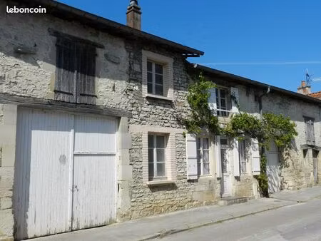 maison en pierre avec 2 granges attenantes et ses extérieurs - ensemble immobilier d'envir
