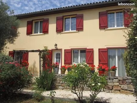 grande maison multifonctionnelle