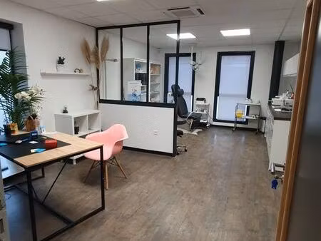 bureau dans maison médicale