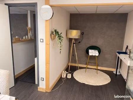 local avec parking gratuit proche michelin