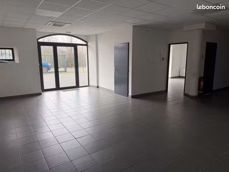 local 150 m2 + parking