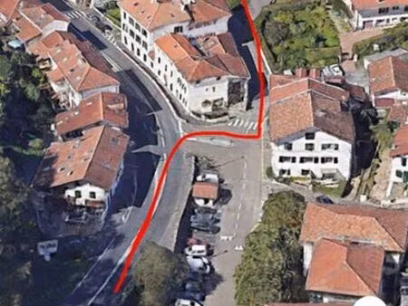 parking extérieur proche de la frontière
