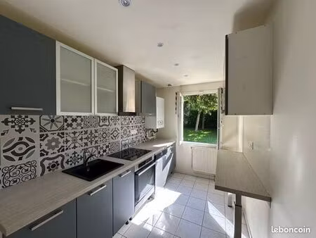 maison de 4 chambres avec jardin et garage