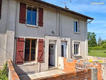 petite maison mitoyenne au calme