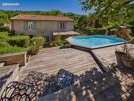 maison 8 pièces 240 m²
