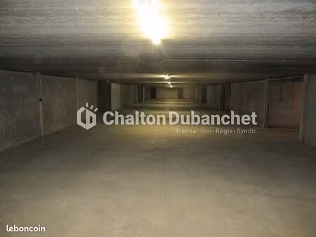 parking/box 15 m² roanne