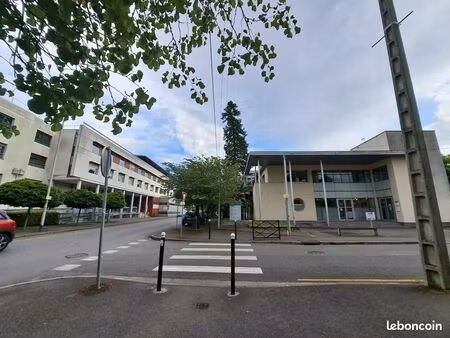 local face à la clinique de l'ormeau