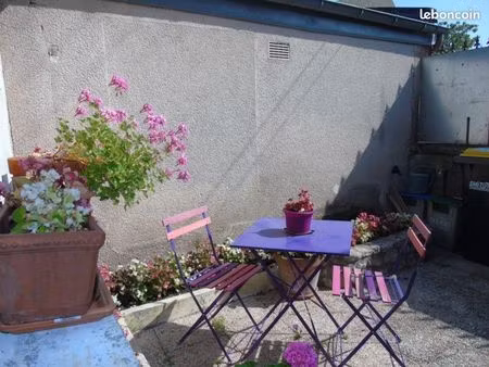 centre doué la fontaine : petite maison de 50m² avec cour fermée