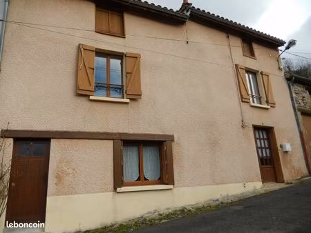 maison de village située a ardes 63420