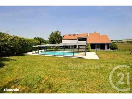 maison 8 pièces 258 m²