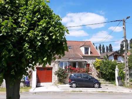 maison 140 m2 à sarron  située au calme